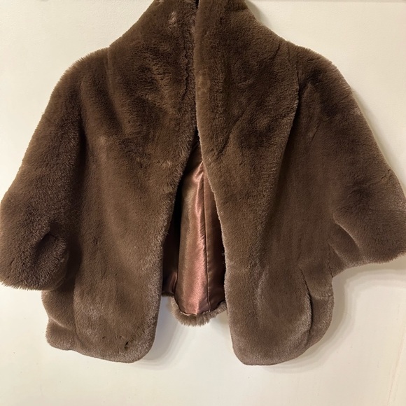 Prettyrugged women’s brown faux fur capelet (one size) - reversible! NWOT - Picture 5 of 9